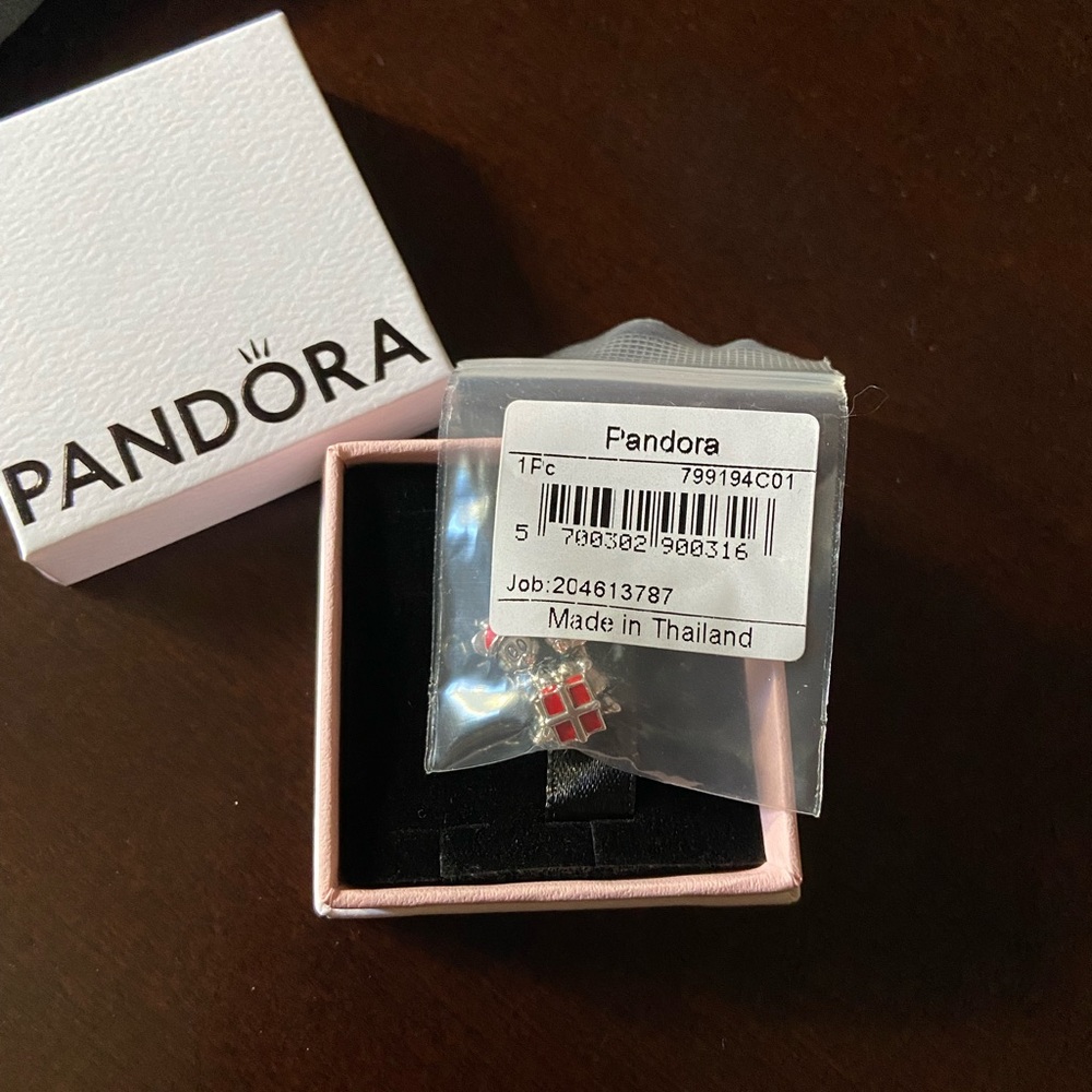 Pandora Disney Mickey Mouse and Minnie Mouse Present Charm - Picture 2 of 4